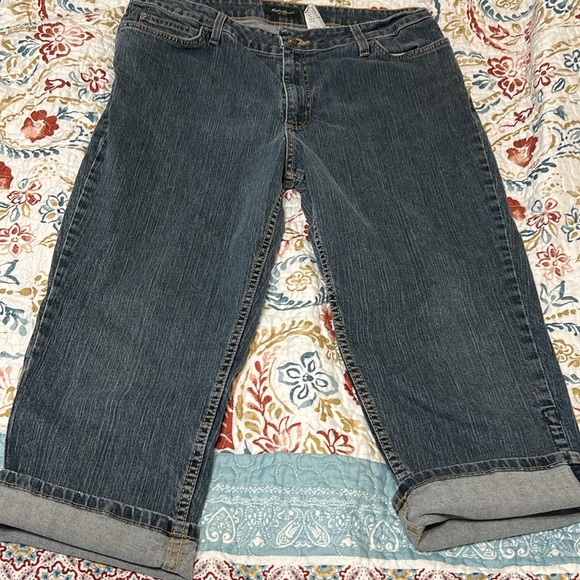 Woman’s Eddie bauer denim capri . - Picture 1 of 4